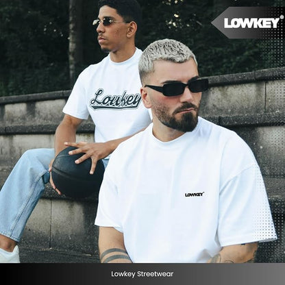 Lowkey® Heavy Oversized Plain Tee – Oversized Passform im Streetwear-Look an zwei Models (Beispielbild in anderer Farbe)